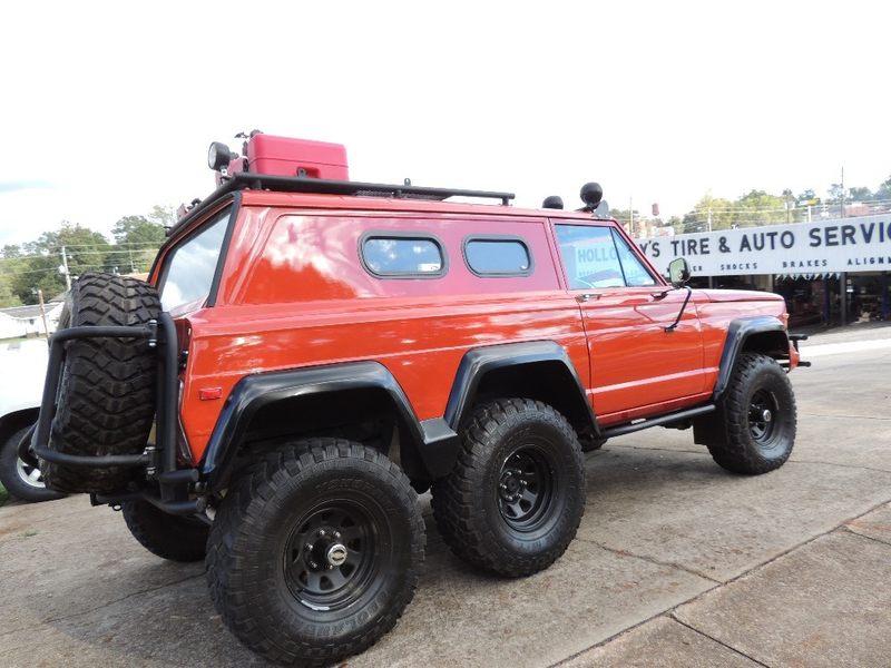 Illustration for article titled AT $18,000, Could This 6-Wheeled 1982 Jeep Cherokee Be The Ultimate Off Roader?